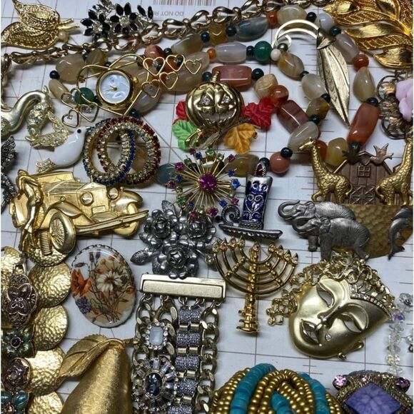 1 LB Vintage Modern Jewelry Lot- MYSTERY BOX! Wearable DIY crafts, recycle junk - Picture 9 of 12